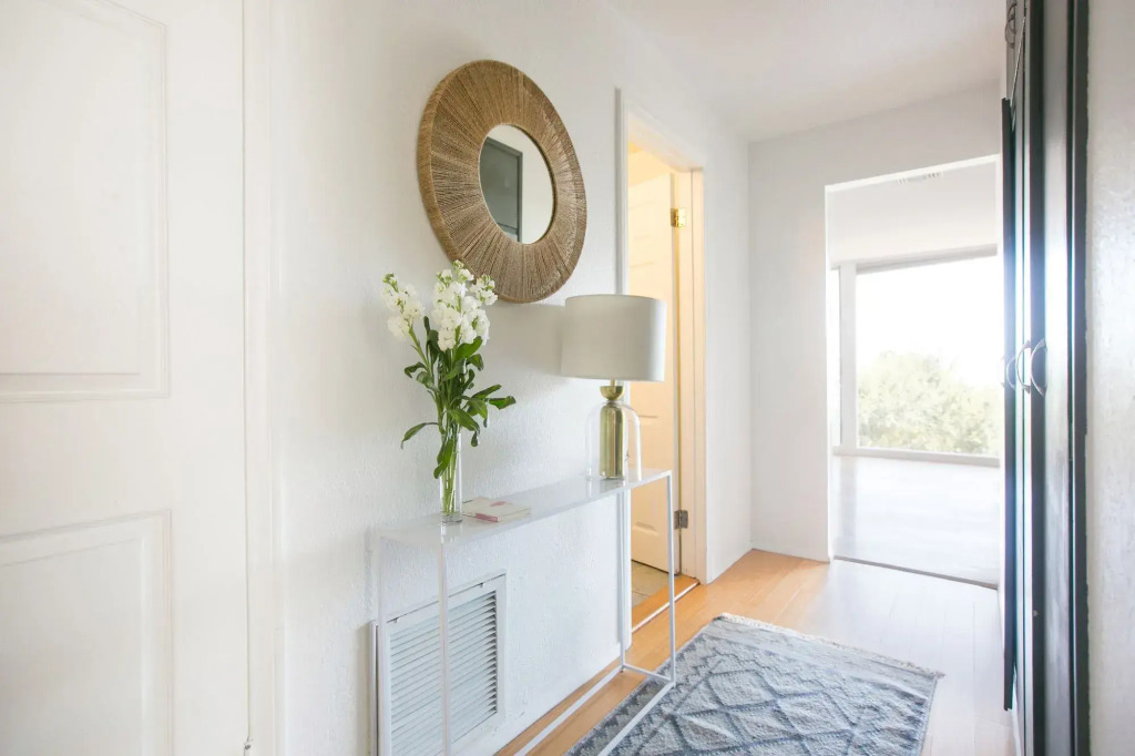 Sleek 2Br in Hollywood Hills by Sonder