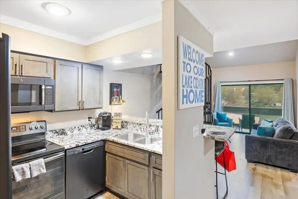 Lakefront Condo Indoor Pool, Sauna, & Pickle Ball