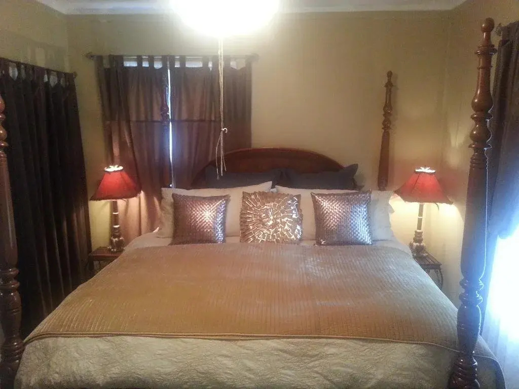 Niagara On The Lake Historic Rental Cottage
