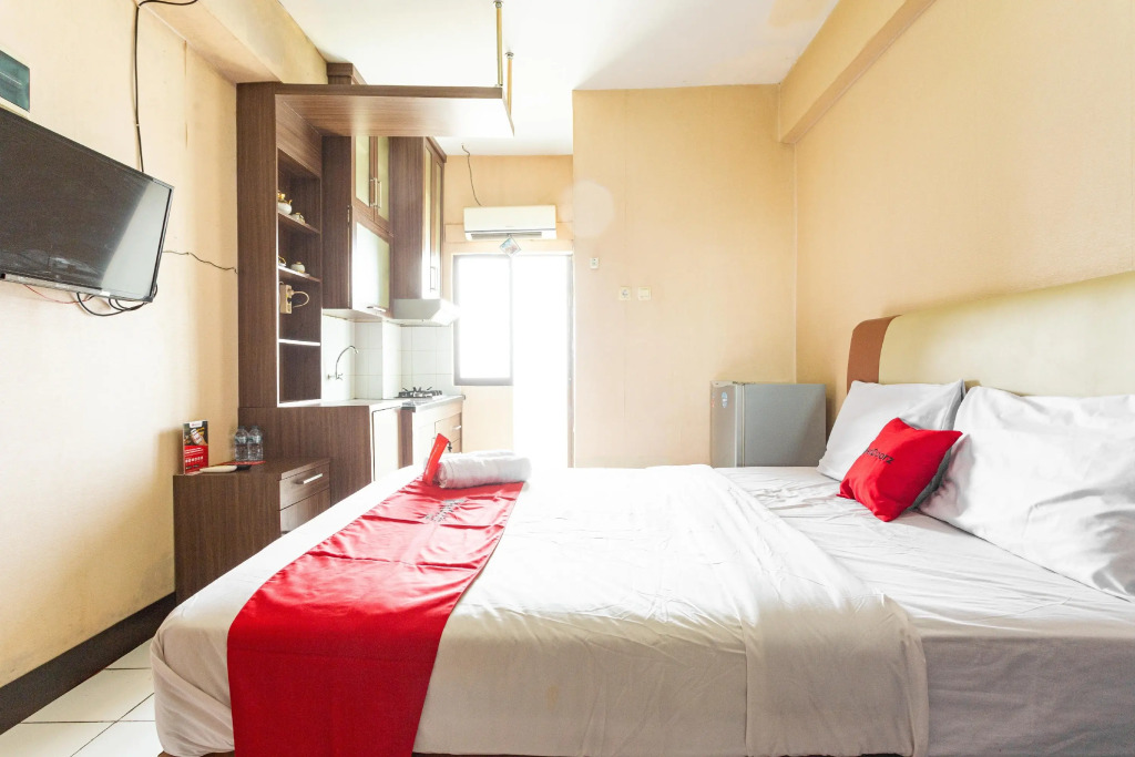 RedDoorz Apartment @ Gateway Cicadas