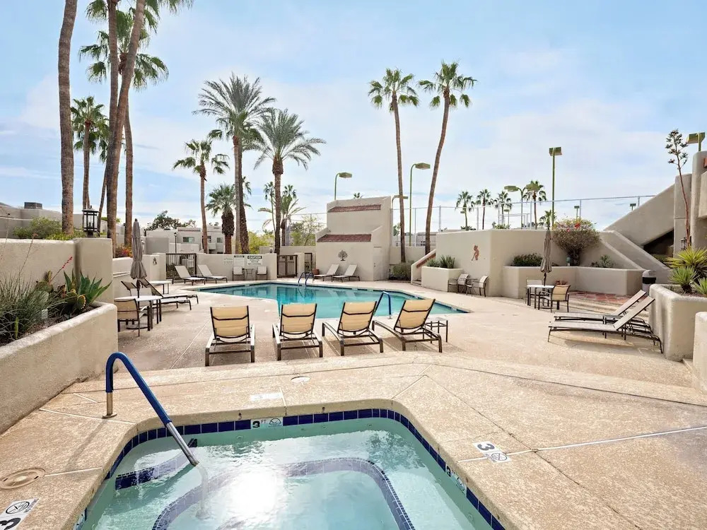 Biltmore Bliss-pool-pickeball-gym-mountain Views