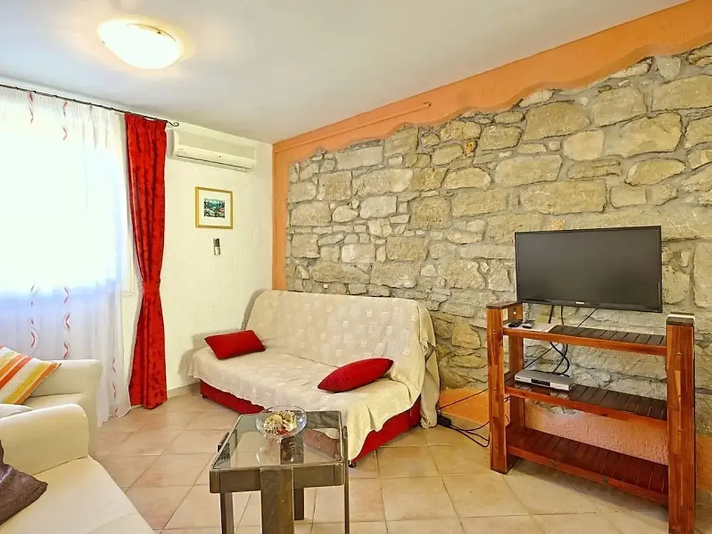 Rustic Villa in Žbandaj With Private Swimming Pool