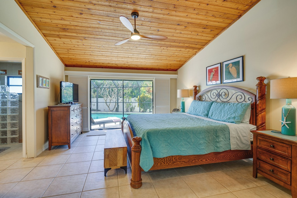 Heated Pool, 3 Mi to Dtwn: Cape Coral Escape!