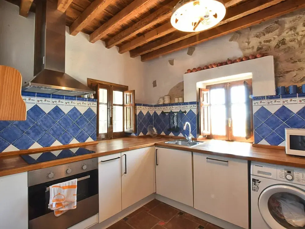 Authentic Country Home with Private Swimming Pool near Torcal de Antequera Nature Park