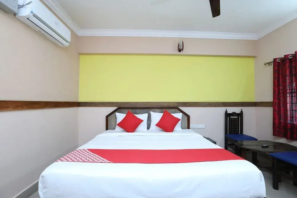 Sanman Regency next to Jaganmohan Palace