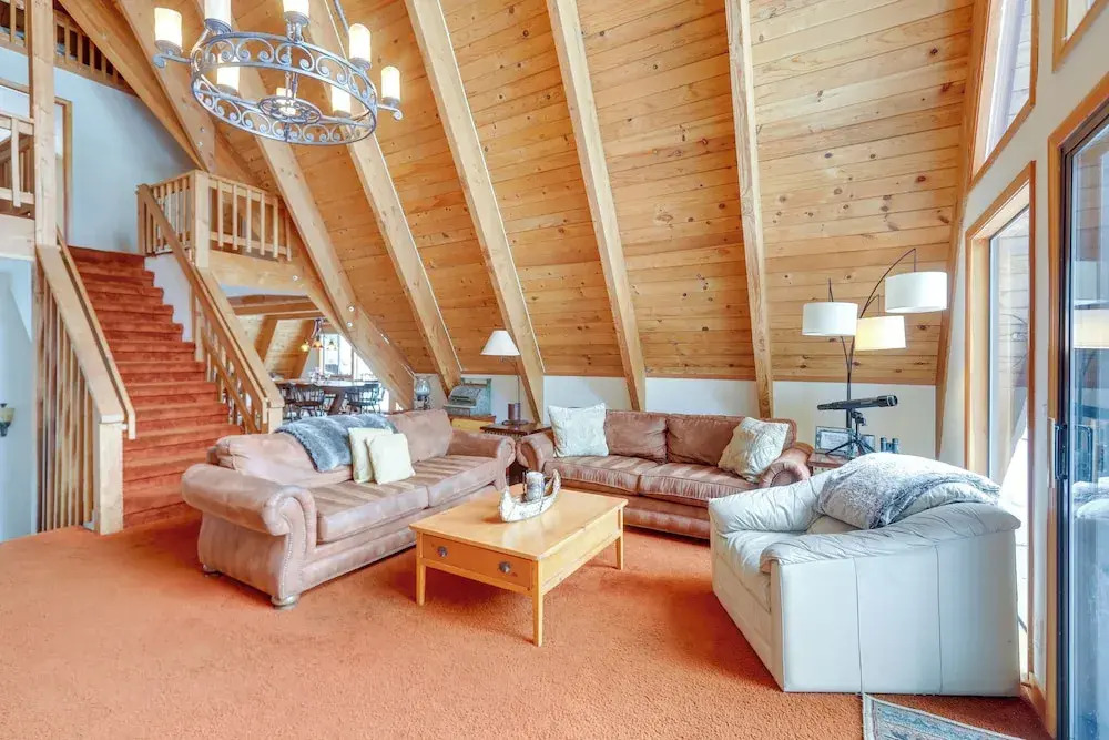 Donner Lake Views: Rustic Truckee Cabin
