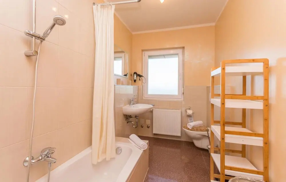Awesome Home In Turanj