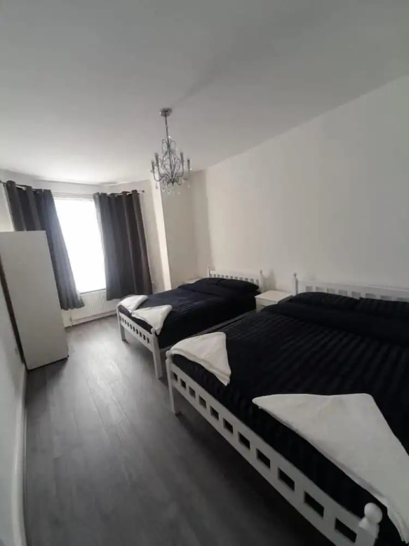 Rayans Lodge Stratford London by OYO