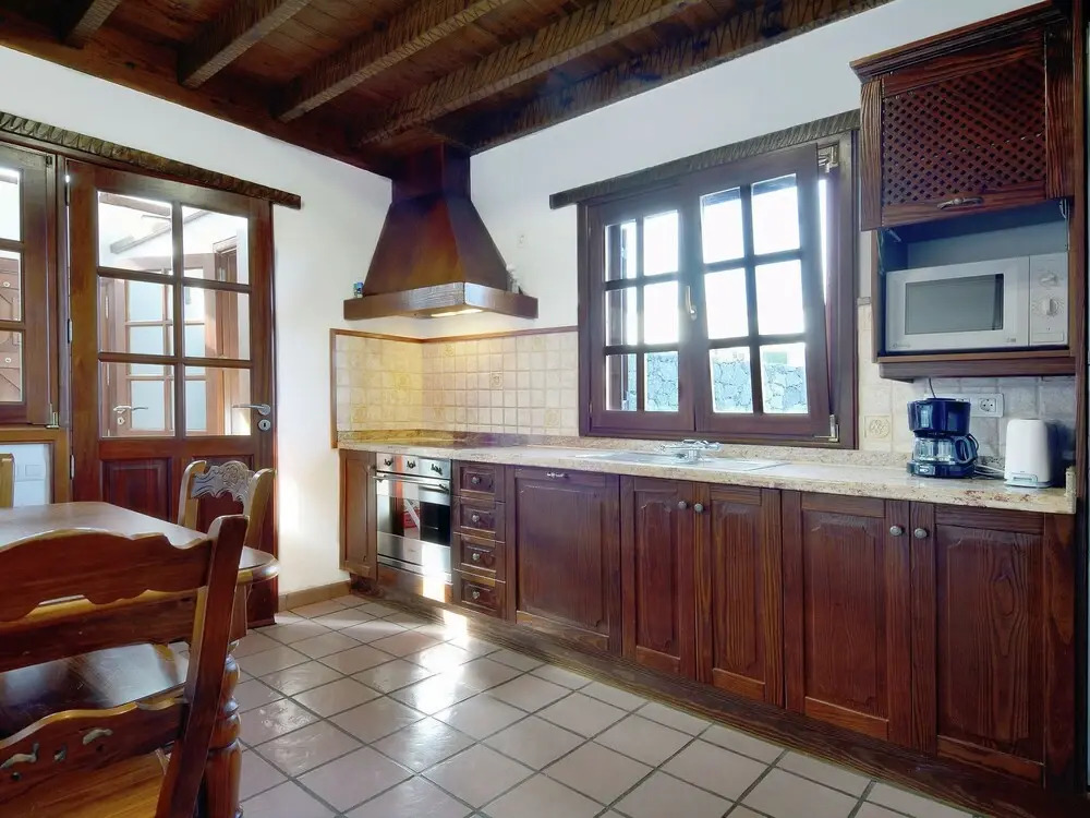Spacious Villa in San Bartolomé With Swimming Pool