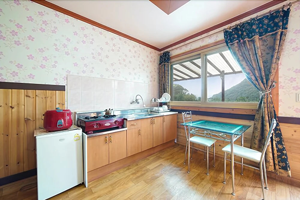Pocheon Lakeside White House Pension