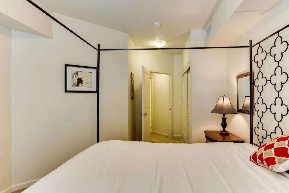 On the Columbia Vacation Apartments