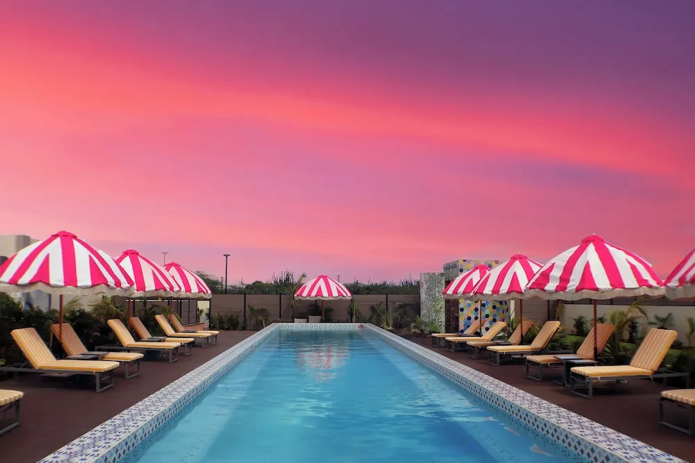 Privada Stays - Private Pools & Colorful-Chic Boutique Hotel