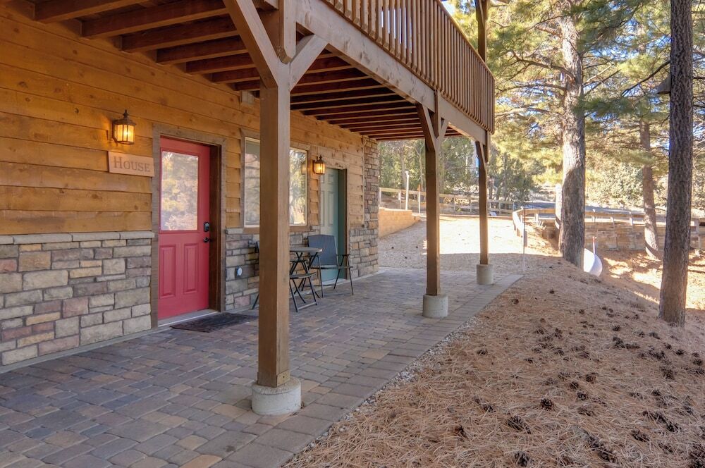 Woodsy Alton Couple's Retreat Near Bryce Canyon