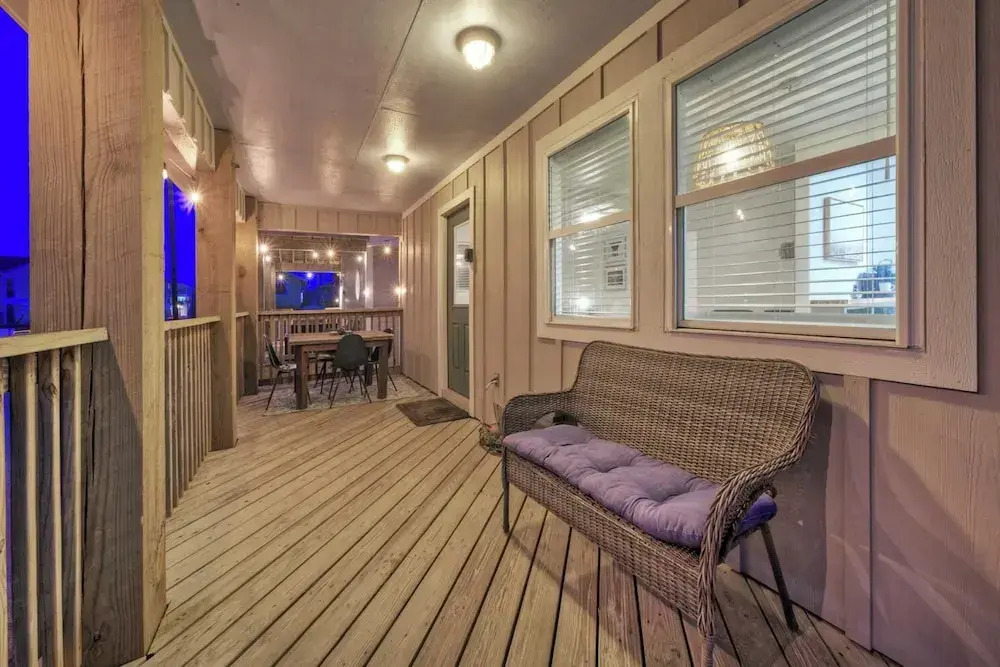 Dual Port A Cottages 2 Complete Homes Walk to the Beach + Patio Fully-equipped Kitchens