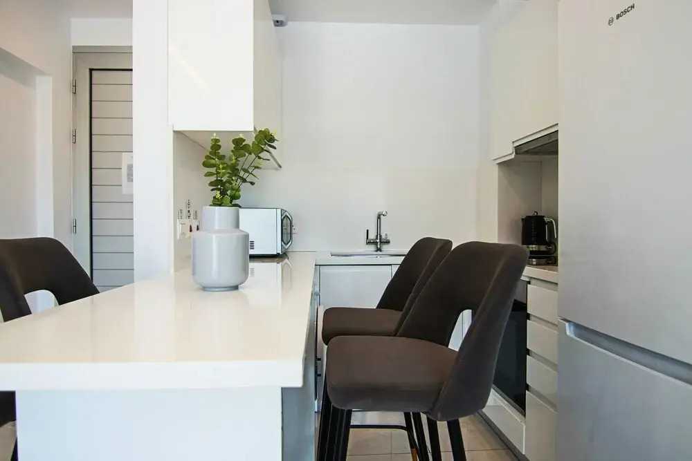 Phaedrus Living: Seaside Executive Flat Harbour 207