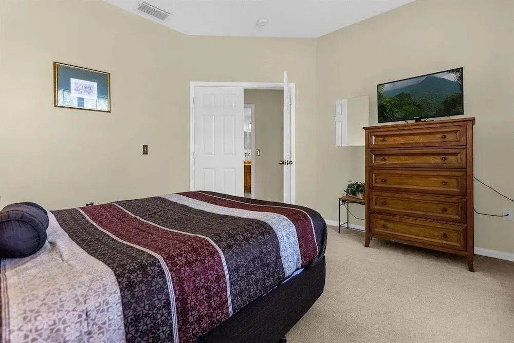 1061 Lake Berkley 4 Bed With Pool