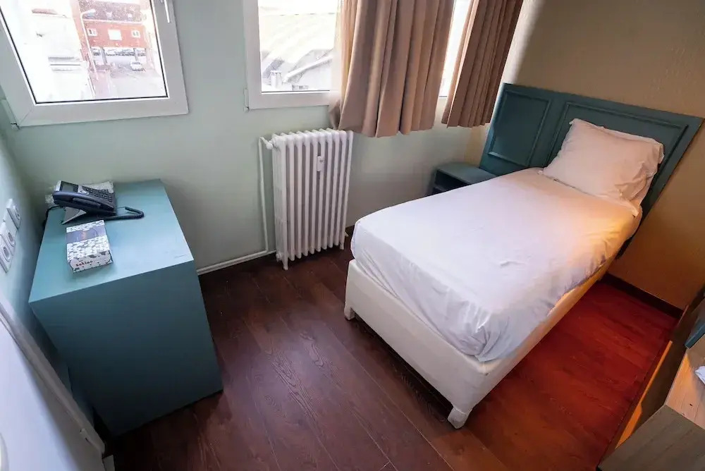 Breeze Hotel