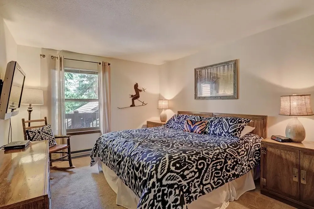 Tyra Summit A2A 3 Bedrooms 2 Bathrooms Condo