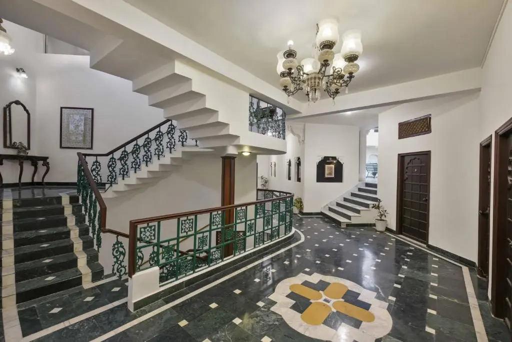 Swaroop Vilas - Lake Facing Boutique Hotel