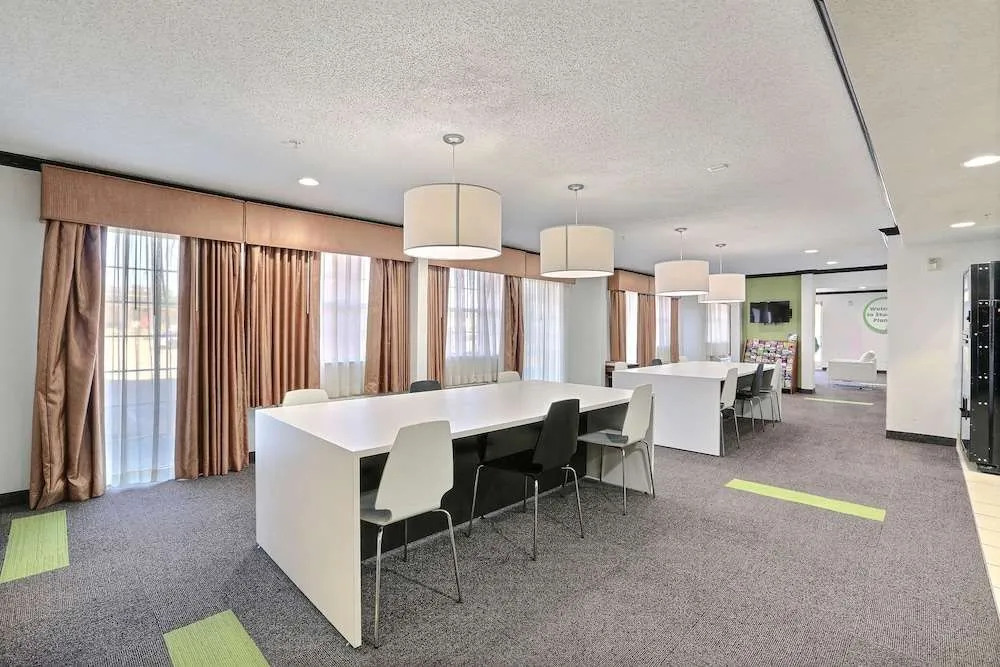 Plano Inn & Suites