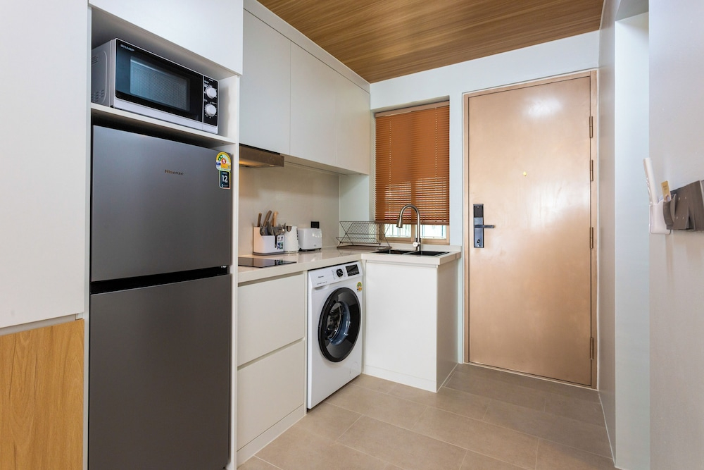 Prime Location 1BR New Condo C269