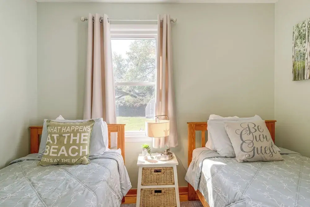 < 1 Mi to Colonial Beach: Coastal Gem w/ 2 Porches