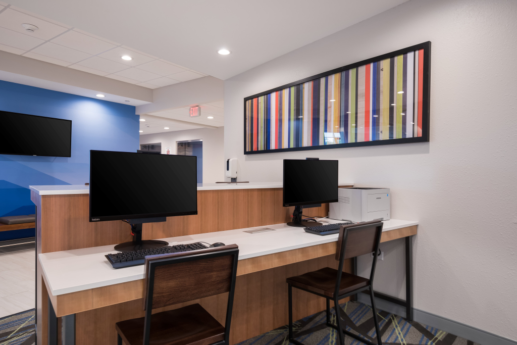Holiday Inn Express & Suites Chicago - Hoffman Estates by IHG