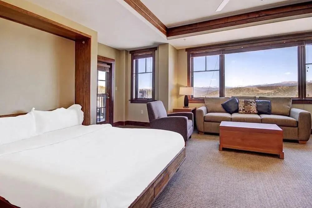Slopeside  At Base Of Peak 8, Sleeps 6! 1 Bedroom Condo by RedAwning