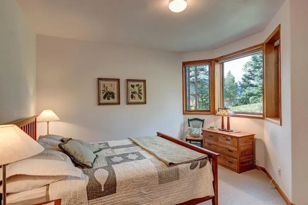 Ten Mile Lodge