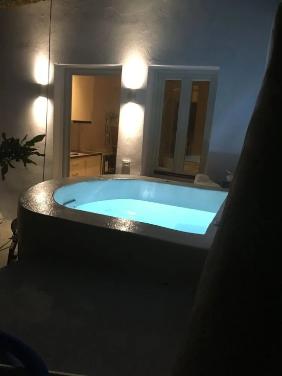 The Muse Of Santorini - Jacuzzi Suites