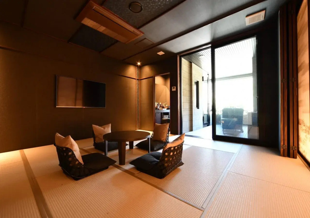 Balinese onsen ryokan Hakone Airu