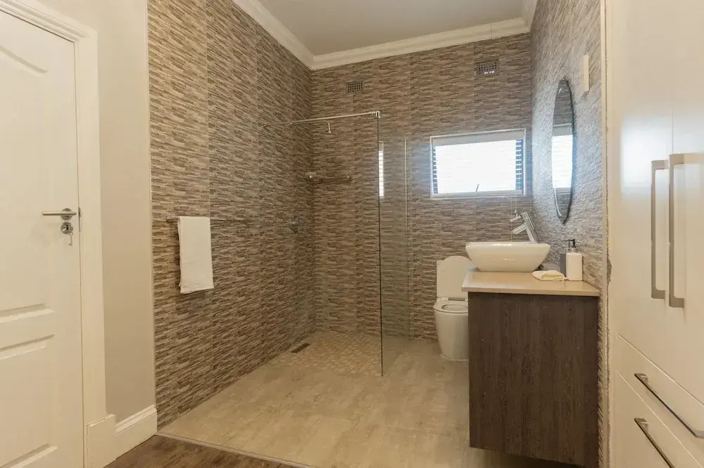 Upmarket 4 bed Chisipite House 2193