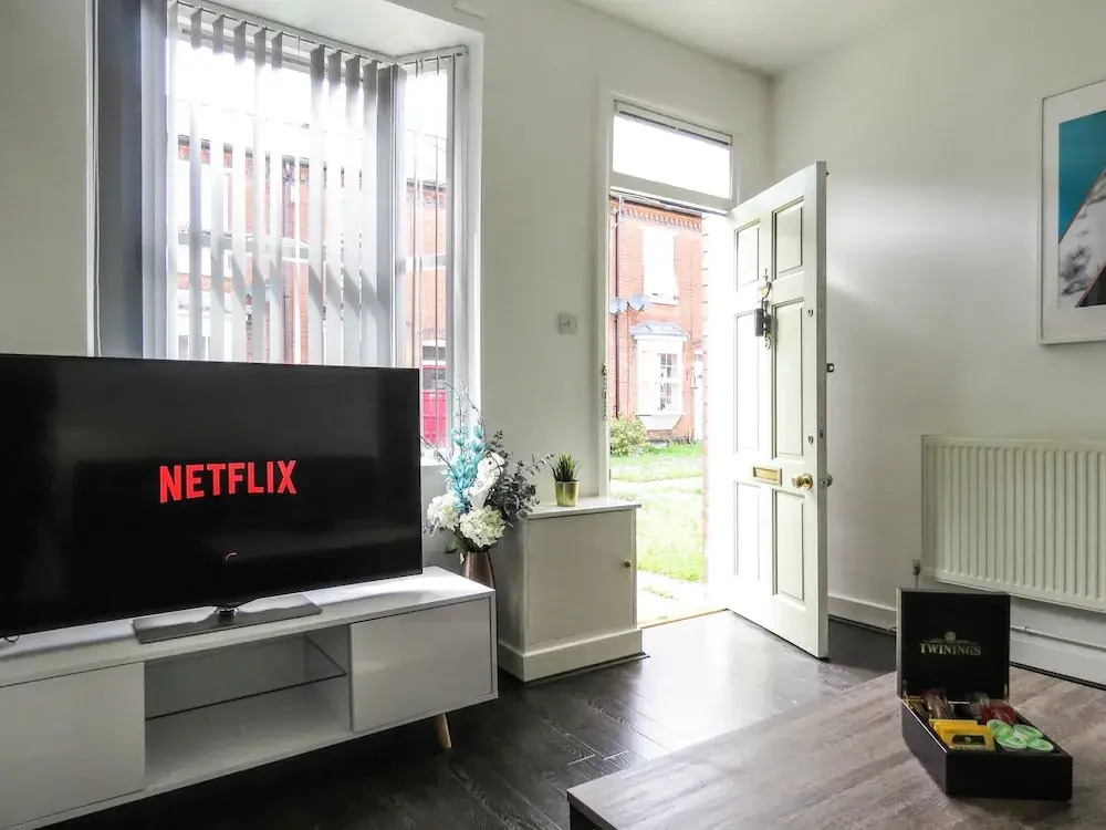 Tudors eSuites Historic Townhouse Birmingham with Garden
