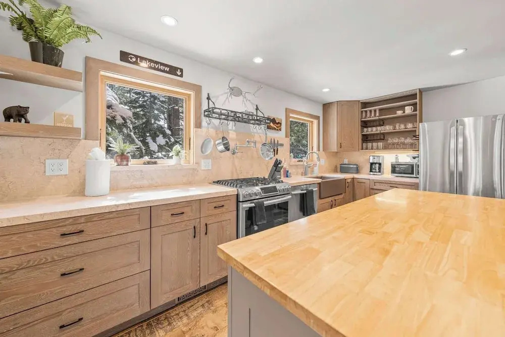 Tahoe City Retreat For 8!