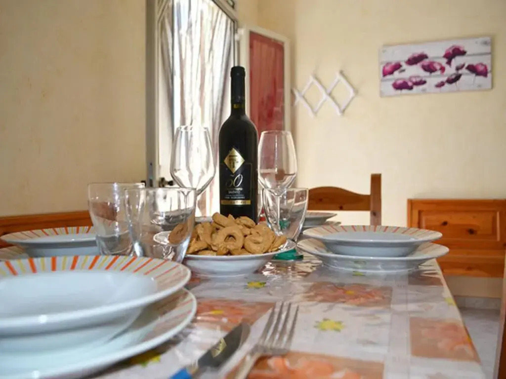 Central Holiday Home With Terrace And Garden, Parking Available