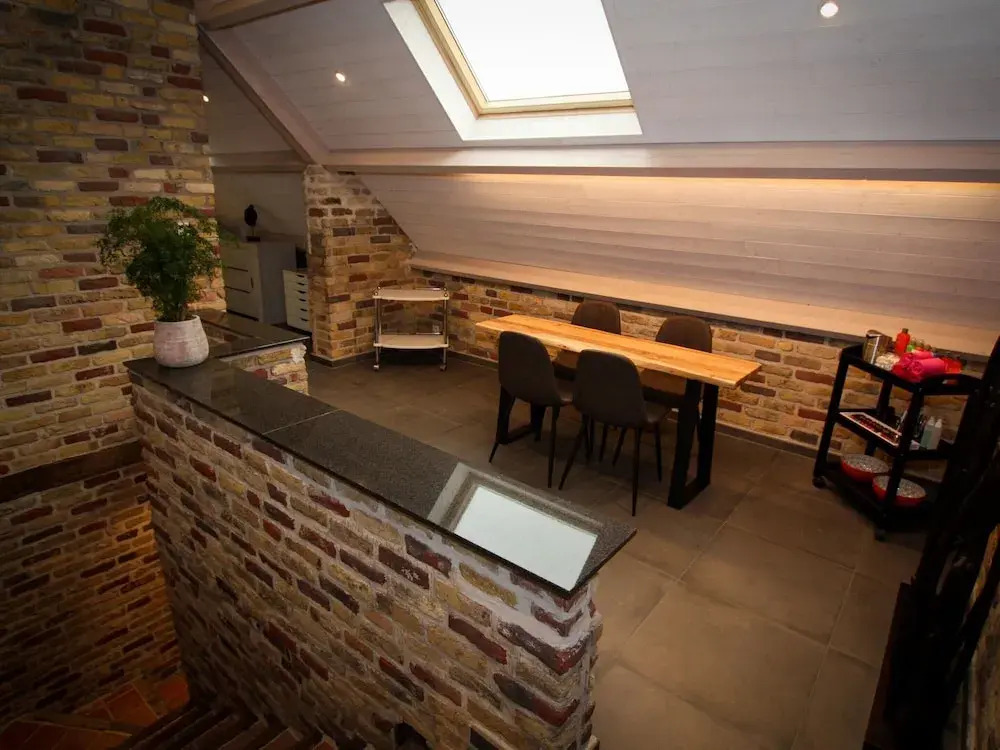 Villa With Swimming Pool in Erembodegem