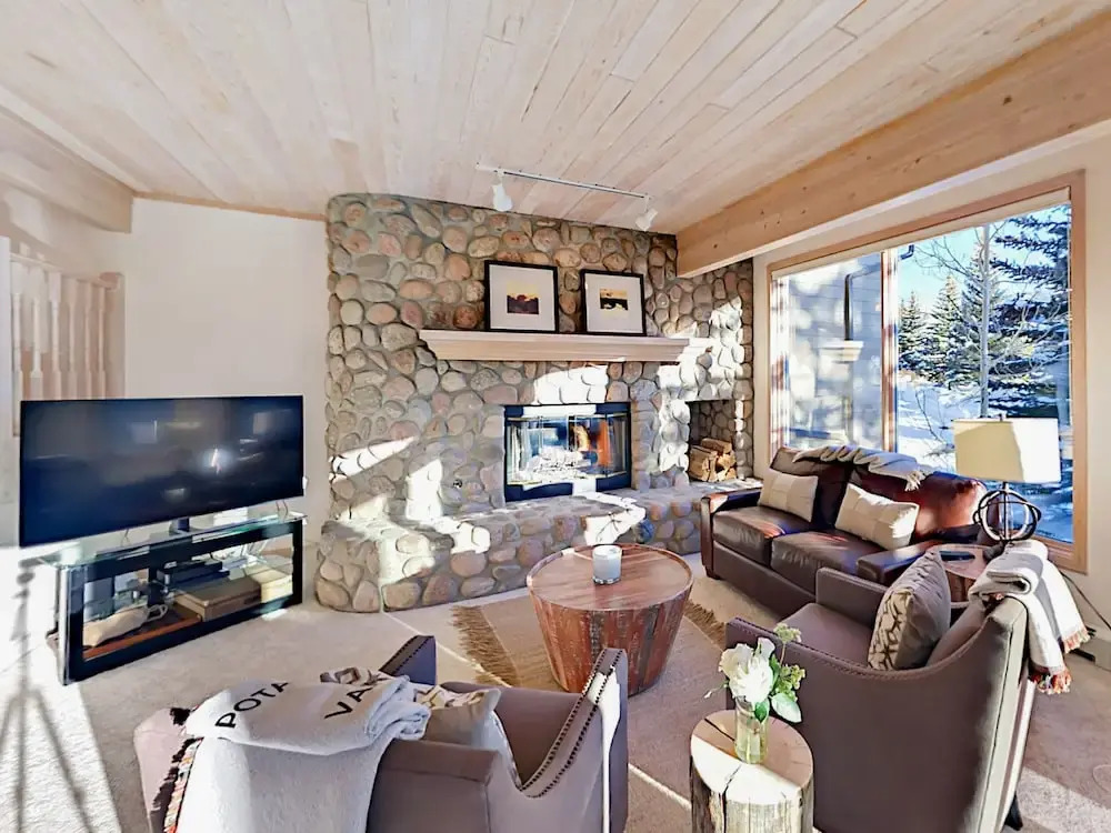 Exclusive Mountain Retreat #B - 4 Br Duplex