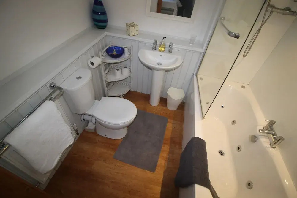 Violet Cottage 3 Bedroom Apartment by Cardiff Holiday Homes