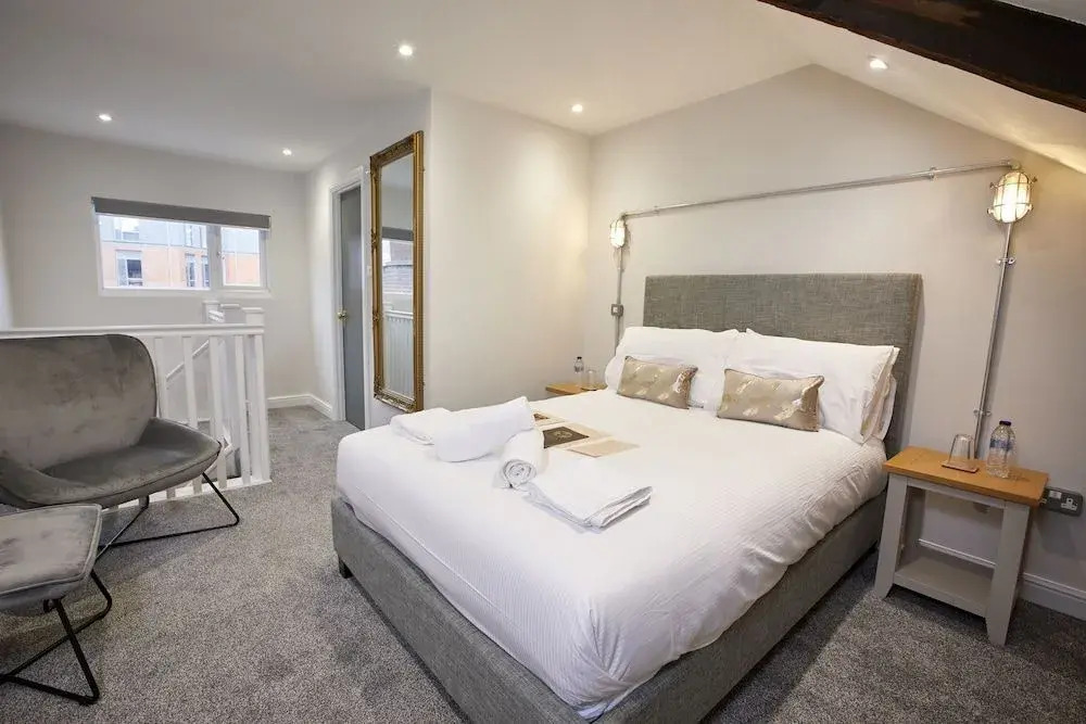 Three Cranes Serviced Apartments