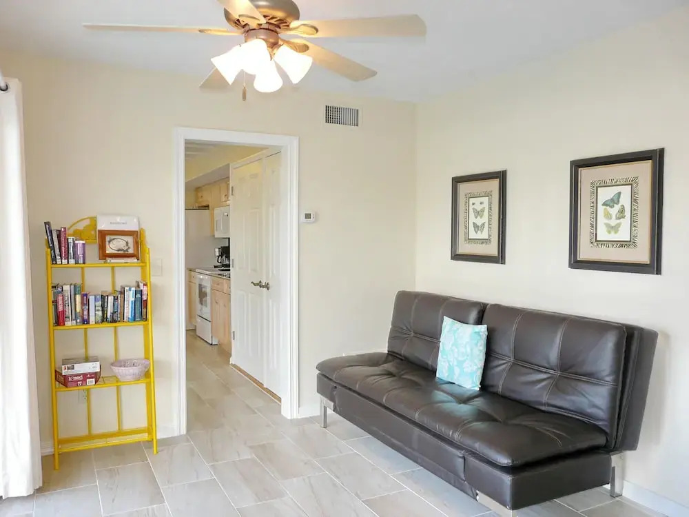 819 Chestnut Court