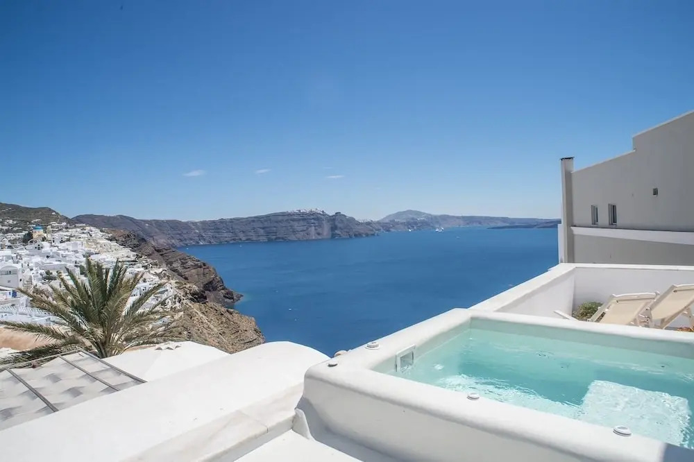 Oia Captain's Villa