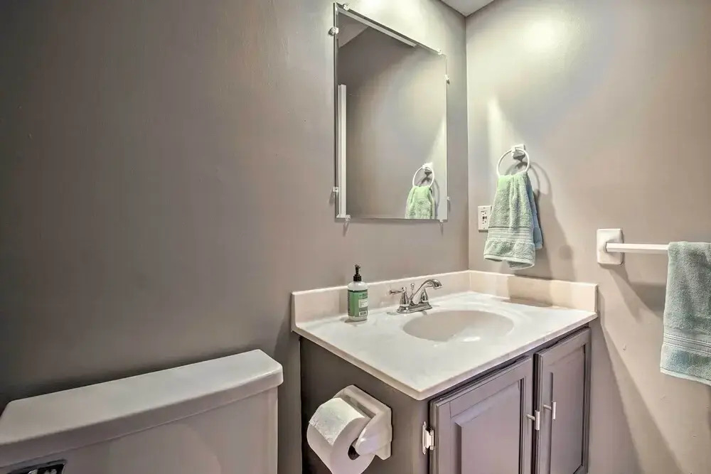 Modern Townhome w/ Fireplace: Near Stoll Park