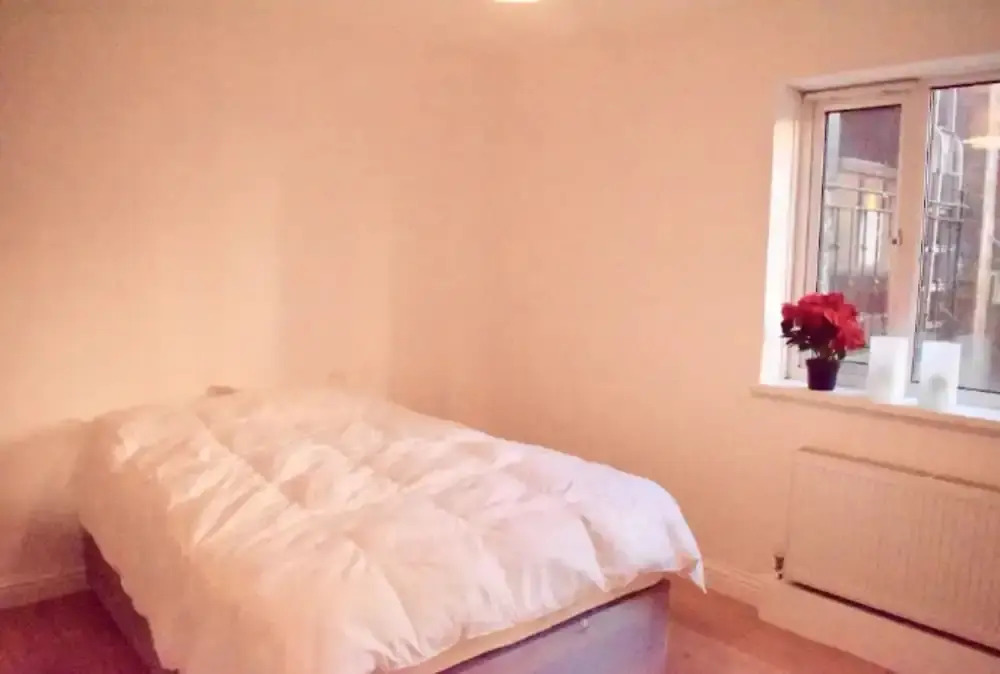 Spacious 3 Bedroom Flat Near Vibrant Camberwell