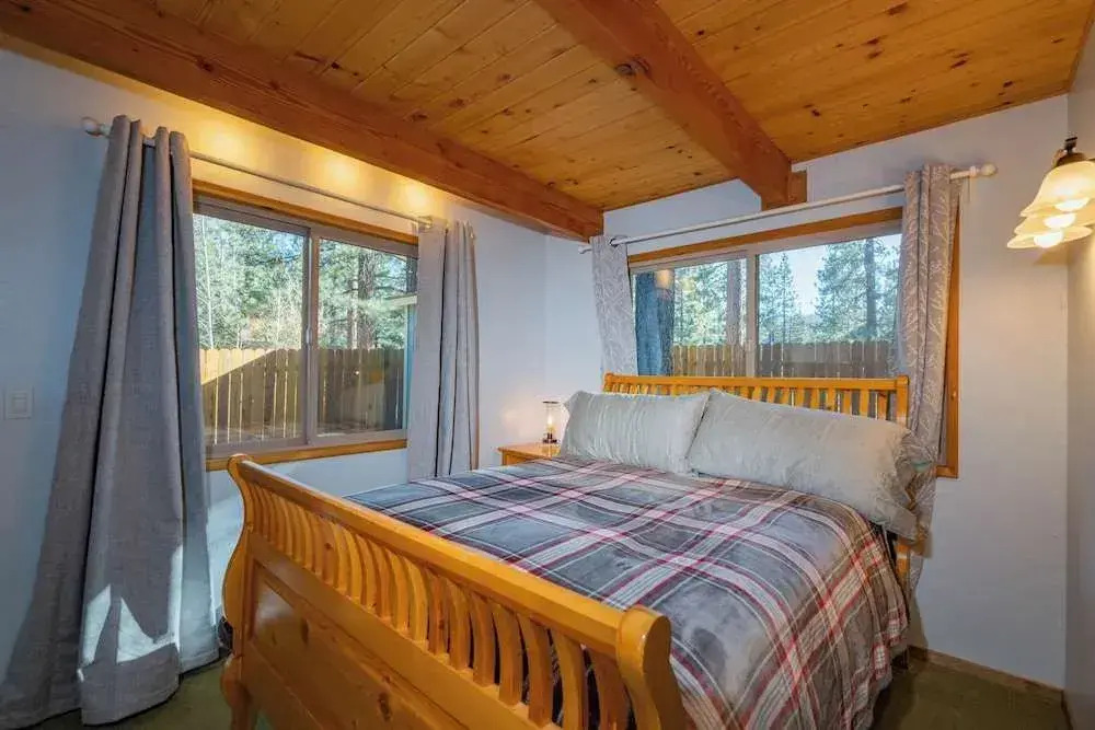 Star & Gem Cabin
