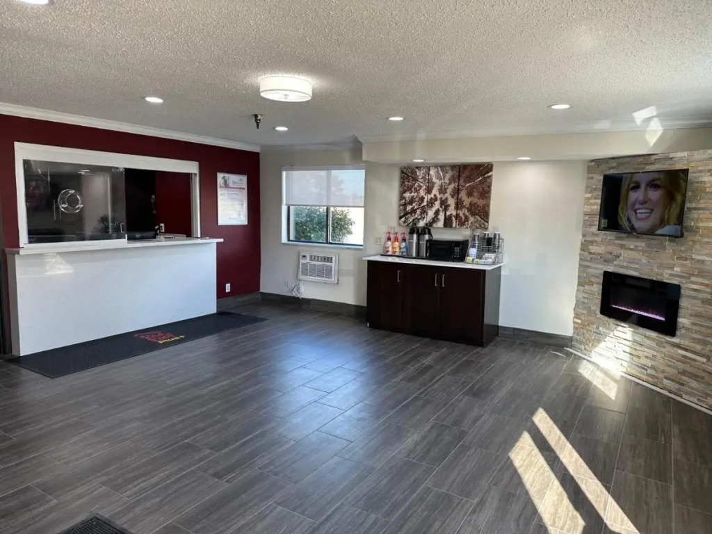 Red Roof Inn PLUS Belleville