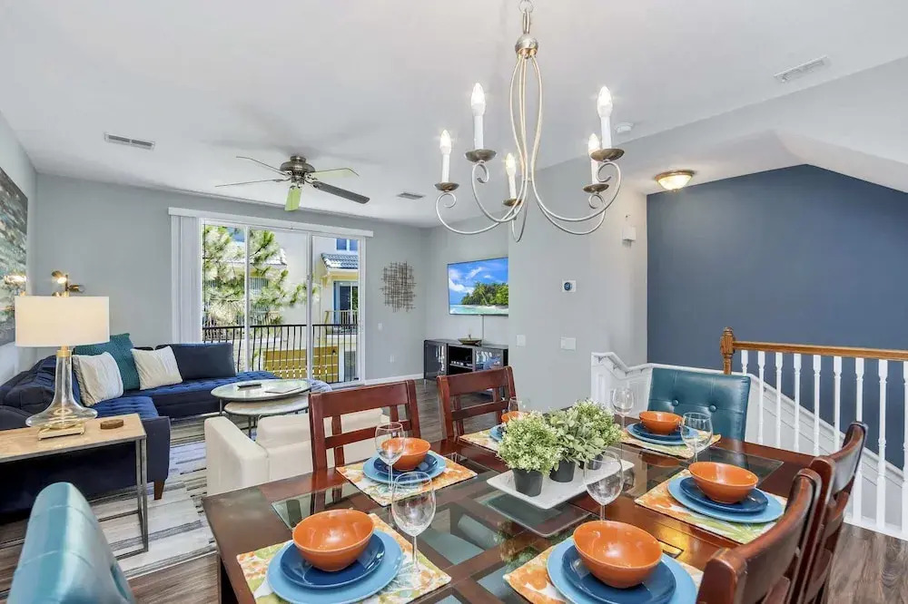 Pleasant and Spacious Town Home Near the Convention Center #3vc107