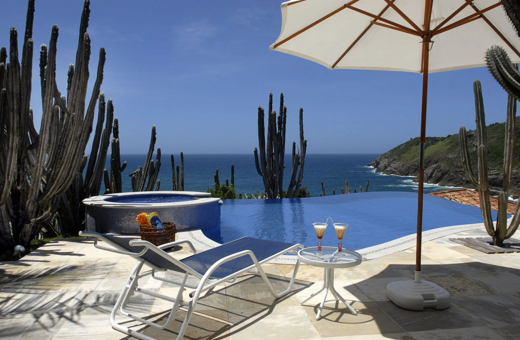 Cliffside Luxury Inn