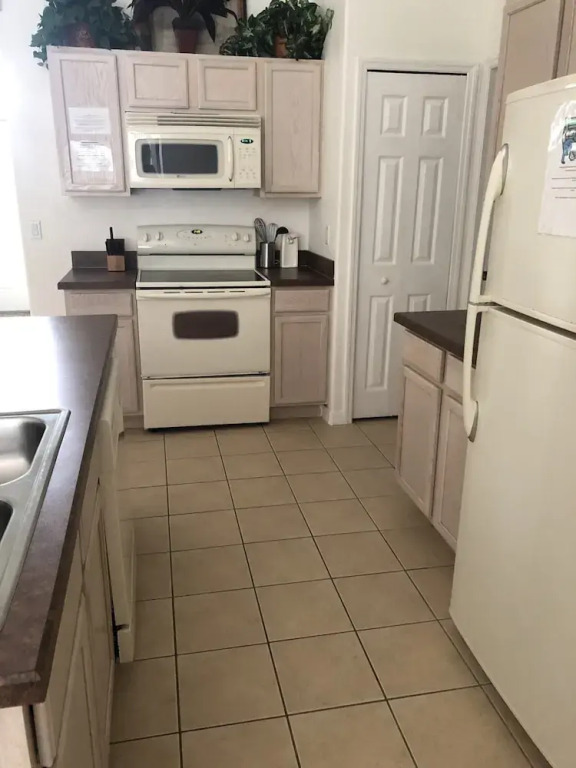 3BR Vizcay Pool Home 129 by OVRH