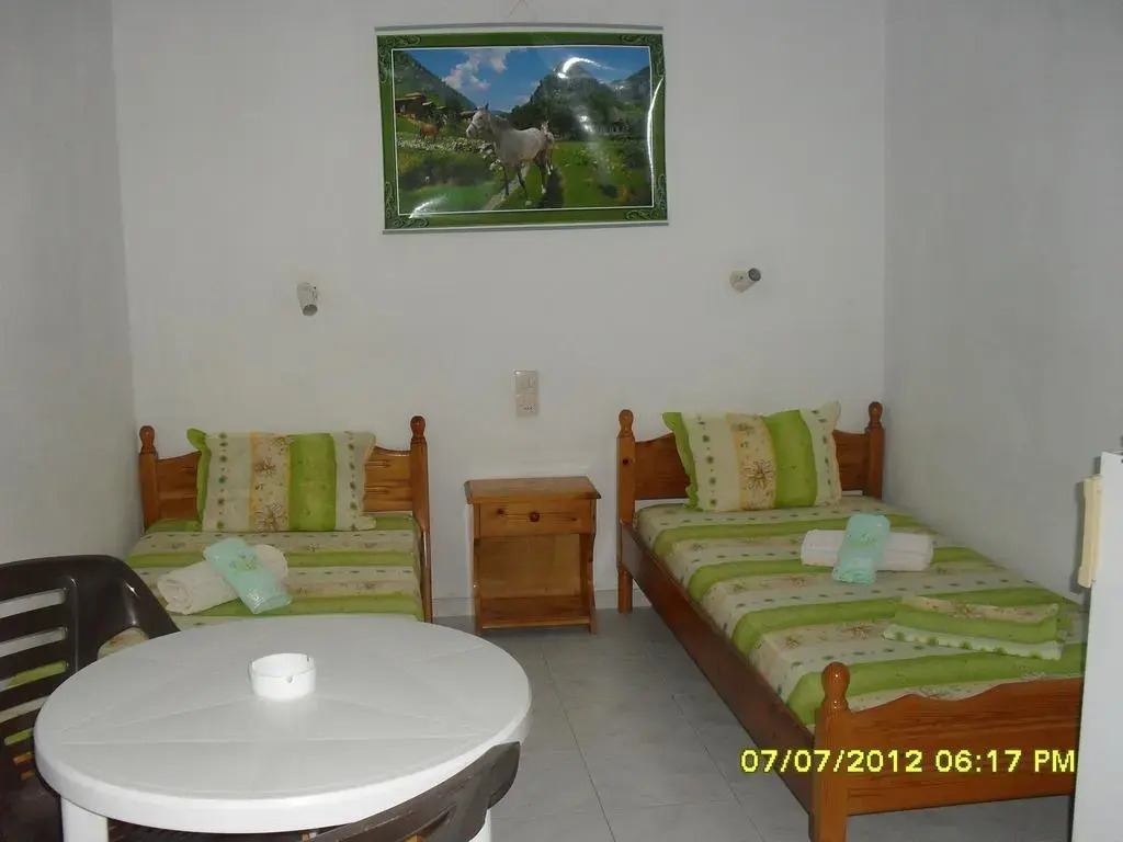 Capella Skiathos, Town
