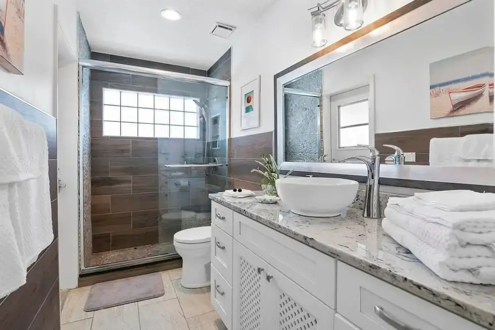 Luxury Heated Pool Home on Saltwater Canal w Tiki